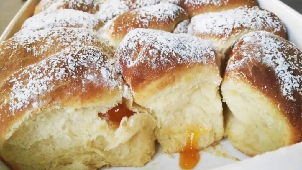 Fluffiga bullar med aprikosmarmelad – drömmen till frukost