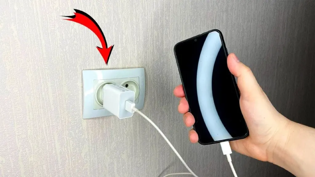 Glöm inte dra ur mobilladdaren – den stjäl ström och kan skada din enhet