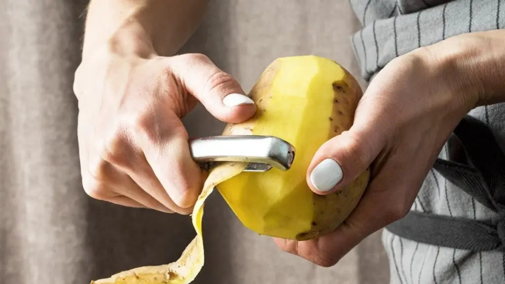 Gör så här för att skala potatis - ett geni men för hela potatisen