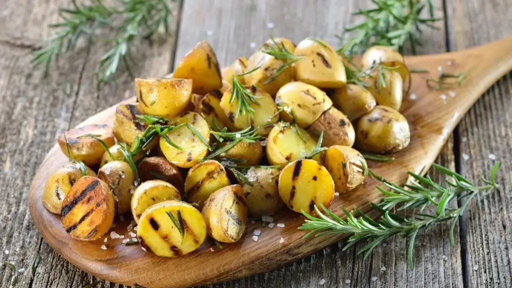 Så bakar du perfekta potatisen på bara 15 minuter (och varför du aldrig ska använda folie)
