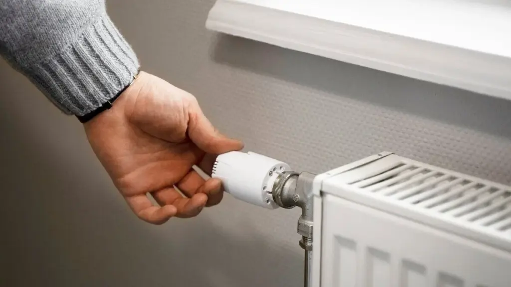 Sänk inte värmen helt när du går hemifrån – experter varnar för fällan som förstör komfort och besparingar