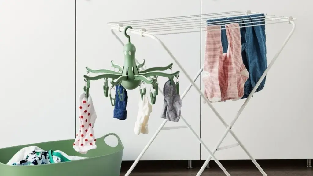 Smarta IKEA-tvätthängare som sparar utrymme och torkar kläder snabbare, perfekt för vintern