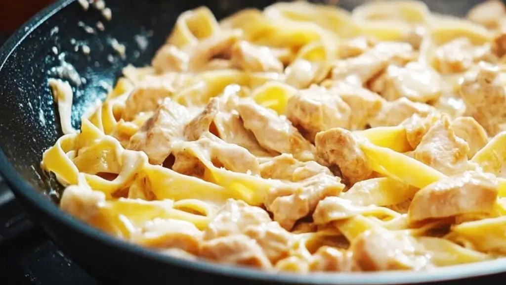 Snabb kyckling- och purjolökspasta: perfekt middag på 30 minuter