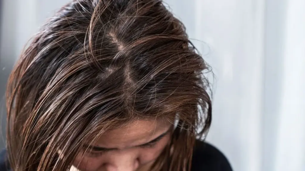 Varför dina hårstrån blir fetare av att tvätta dem för ofta – enligt en frisör