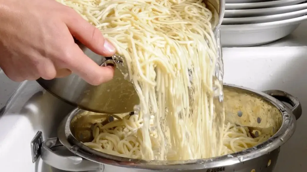 Varför du slänger bort guldkorn när du kokar pasta