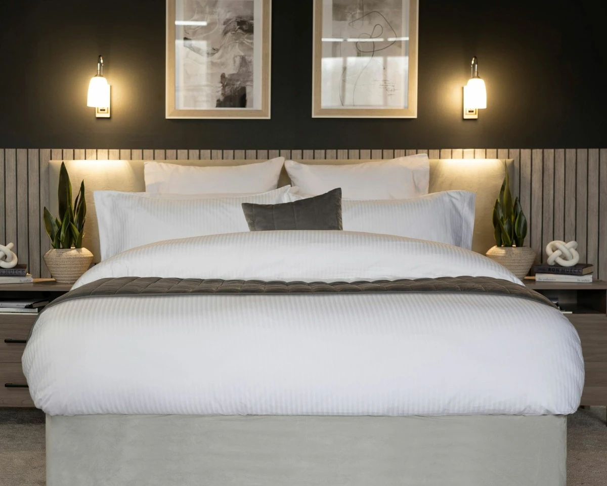 Varför svenska hotell bäddar med fyra kuddar – hemligheten bakom din bästa nattsömn - image 1